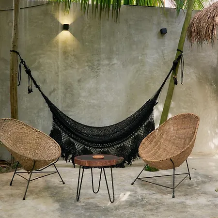 Amor Rooms