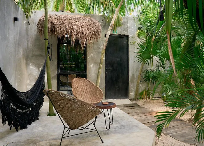 Amor Rooms
